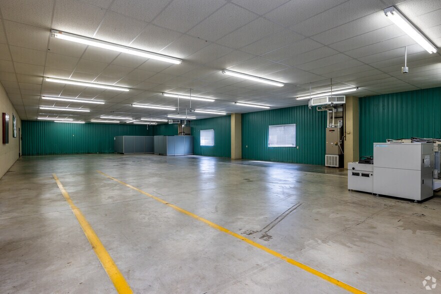 More Photos Of 601 E Marshall St, Sweet Springs Flex For Sale