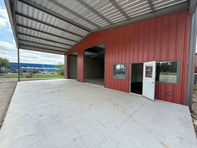 Primary Photo Of 4235 FM 78, McQueeney Flex For Lease