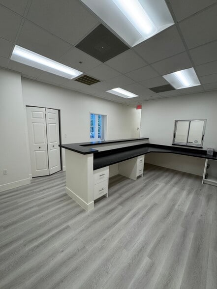 More Photos Of 130 9th St N, Naples Medical For Sale