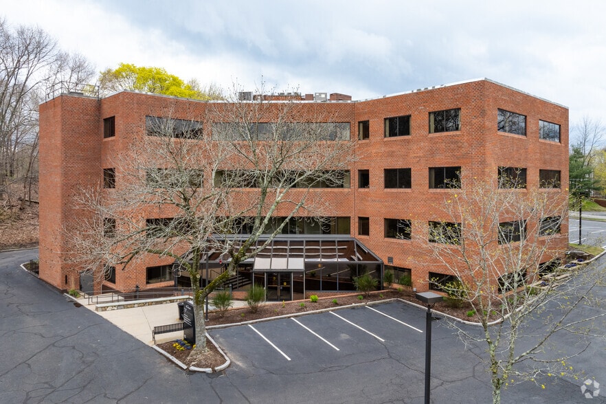 More Photos Of 70 Walnut St, Wellesley Office For Lease