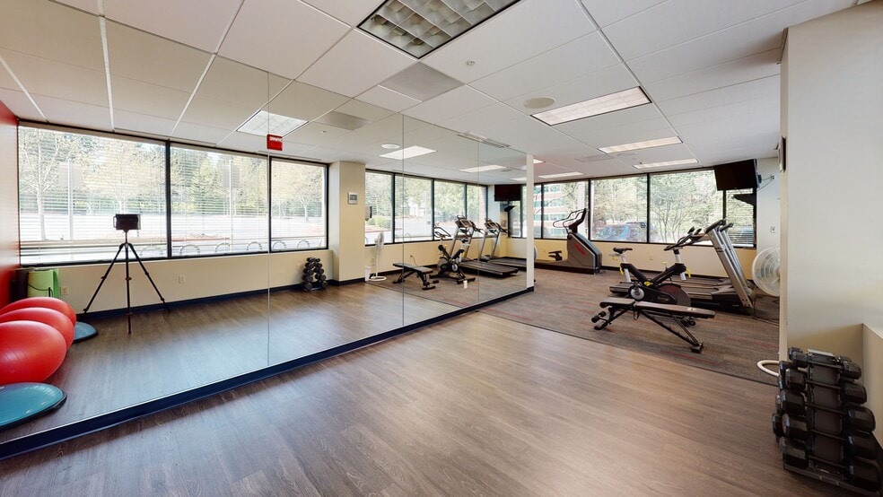 More Photos Of 2 Centerpointe Dr, Lake Oswego Office For Lease