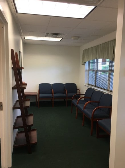 More Photos Of 225 Bridge St, Metuchen Medical For Lease