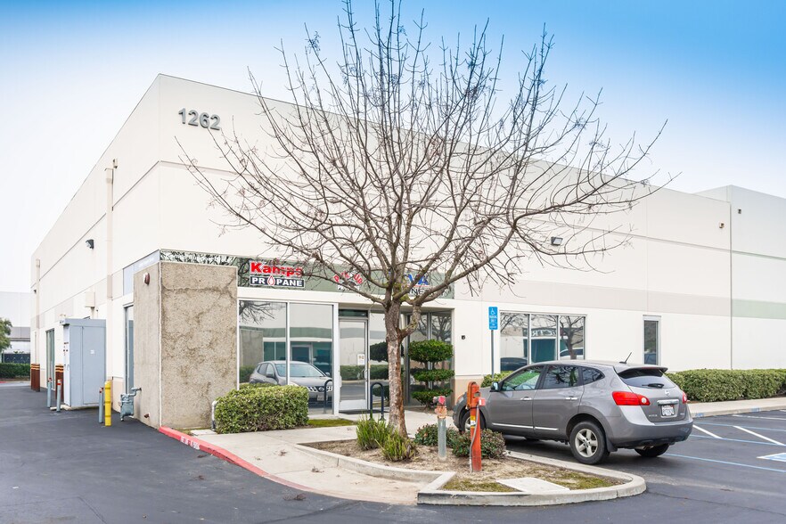 Primary Photo Of 1260 DuPont Ct, Manteca Flex For Sale