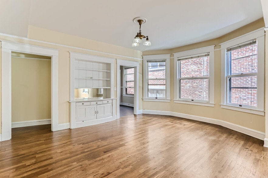 More Photos Of 2167 SW Yamhill St, Portland Apartments For Sale