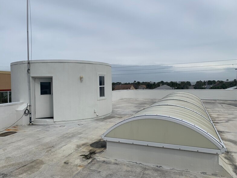 More Photos Of 750 3rd St, Neptune Beach Office For Lease