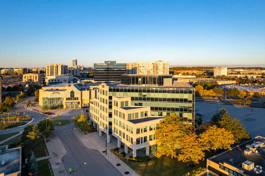 More Photos Of 100 York Blvd, Richmond Hill Medical For Lease