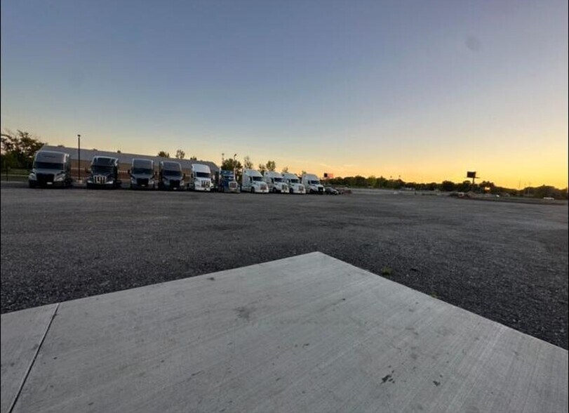 More Photos Of 19660 Stony Island Ave, Lynwood Truck Terminal For Lease