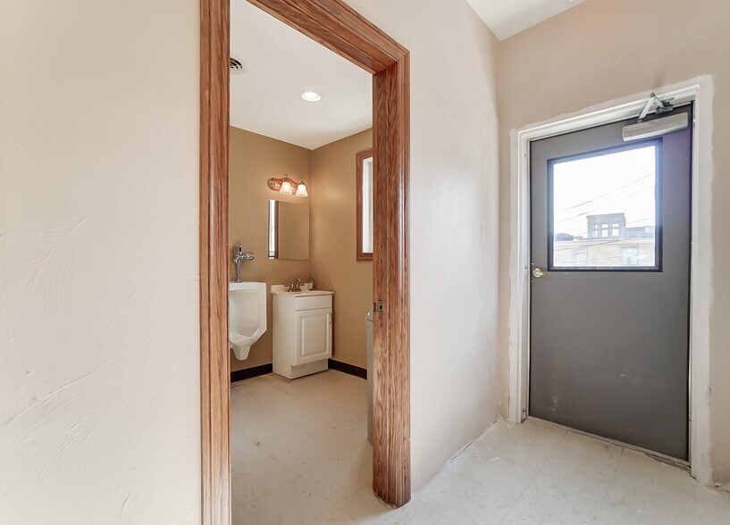 More Photos Of 112-120 N West St, Lima Storefront Retail Office For Lease