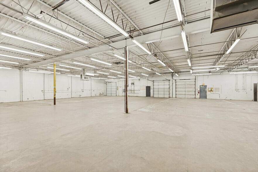 More Photos Of 408 Bishop Ave, Richardson Industrial For Sale
