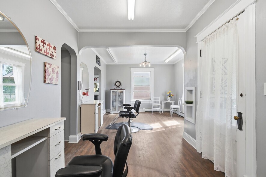 More Photos Of 828 S Monroe St, Monroe Freestanding For Sale