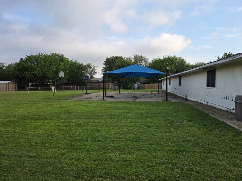 More Photos Of 1339 N Masters Dr, Dallas General Retail For Sale
