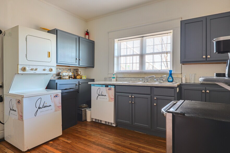 More Photos Of 1019 Berryville Ave, Winchester Storefront Retail Residential For Sale