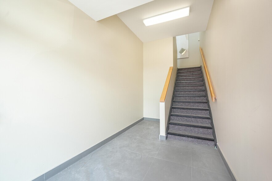 More Photos Of 2155 Dunwin Dr, Mississauga Office Residential For Sale