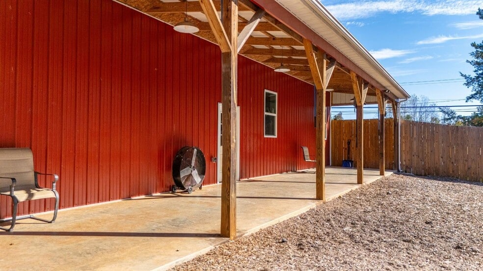 More Photos Of 273 Riverbend Rd, Altavista Showroom For Sale