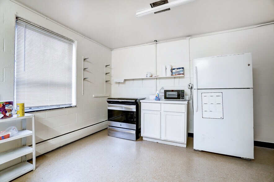 More Photos Of 1106 E High St, Springfield Schools For Sale