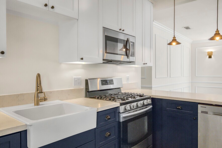 More Photos Of 732 Robinson St, Los Angeles Apartments For Sale