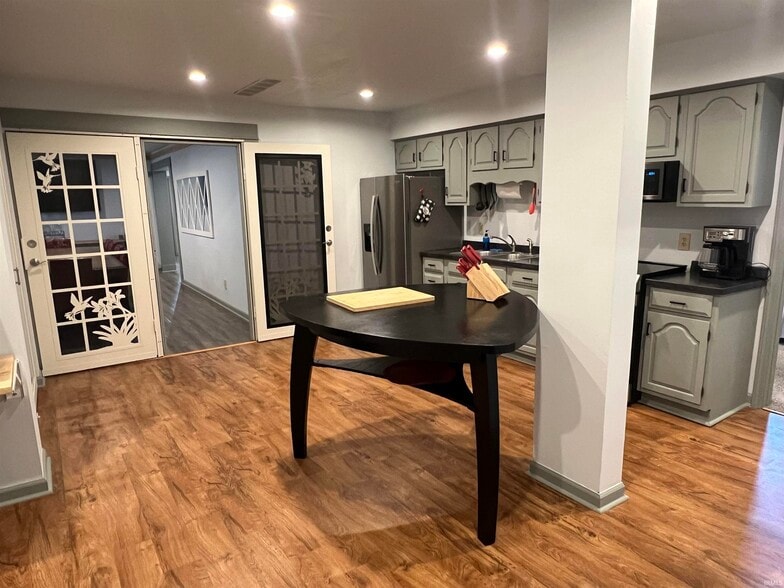 More Photos Of 128 W Walnut St, Kokomo Flex For Sale