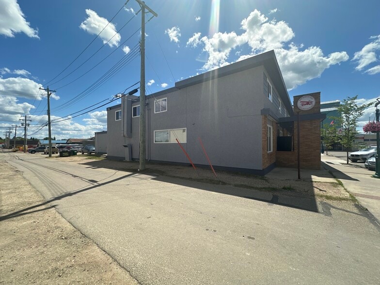 More Photos Of 5011 50 St, Barrhead Hotel For Sale