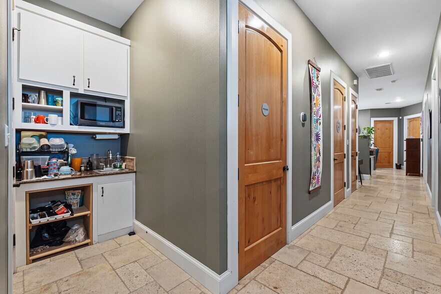 More Photos Of 5901 Old Fredericksburg Rd, Austin Office For Sale