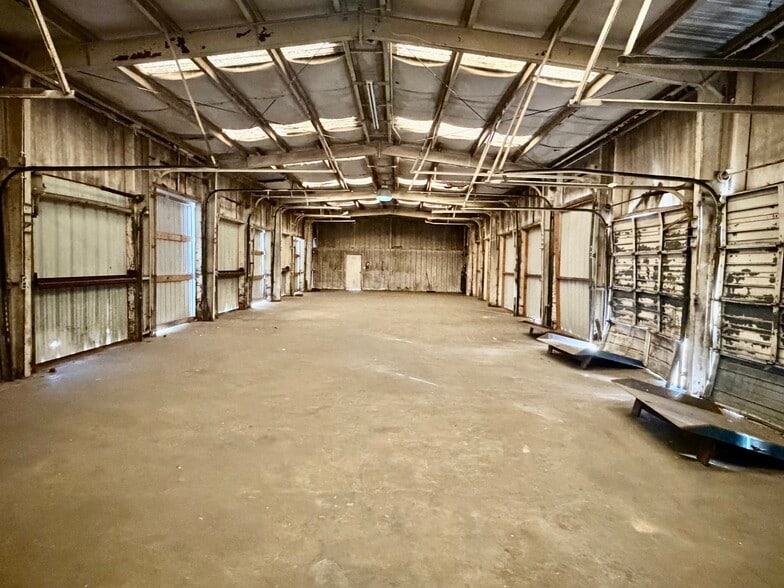 More Photos Of 237 James St, Gallatin Warehouse For Lease