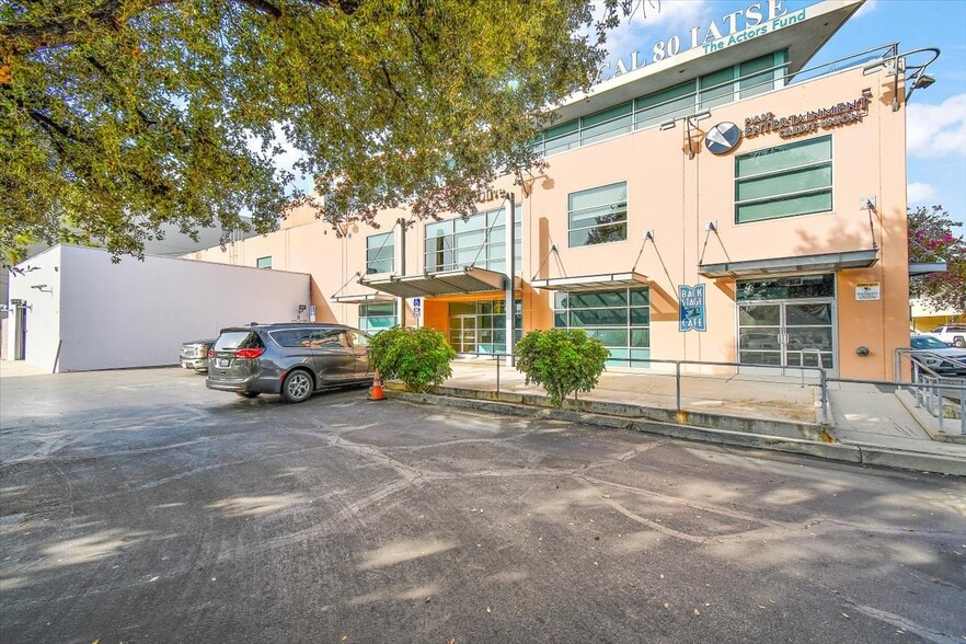 More Photos Of 2520 W Olive Ave, Burbank Medical For Lease