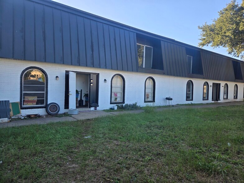 More Photos Of 1200 E Houston St, Beeville Apartments For Sale