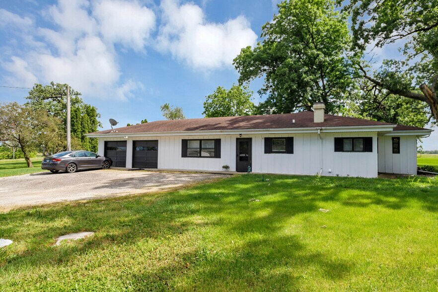 More Photos Of 41W597 US Highway 20, Hampshire Flex For Sale