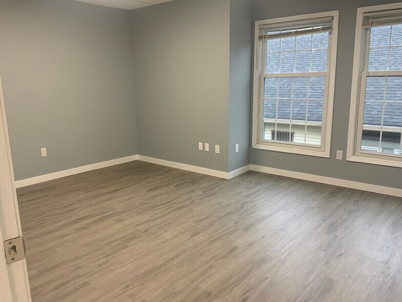 More Photos Of 4466 Darrow Rd, Stow Office For Sale