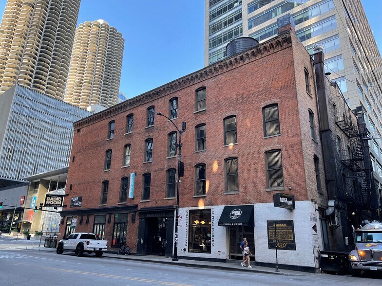 More Photos Of 400 N State St, Chicago Office For Lease