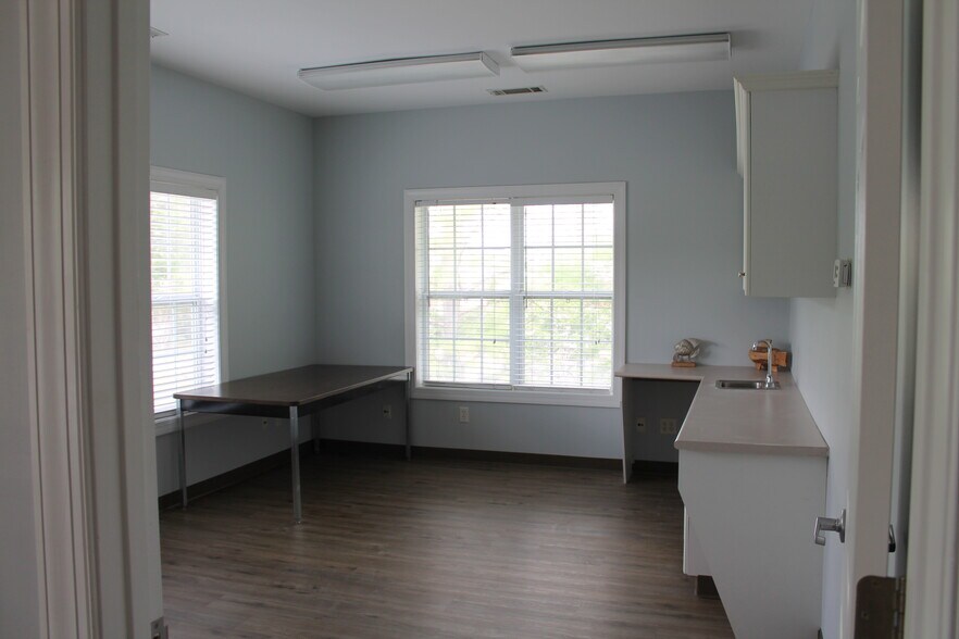 More Photos Of 37 W Fairmont Ave, Savannah Office For Lease
