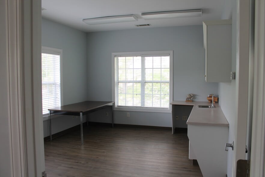 More Photos Of 37 W Fairmont Ave, Savannah Office For Lease