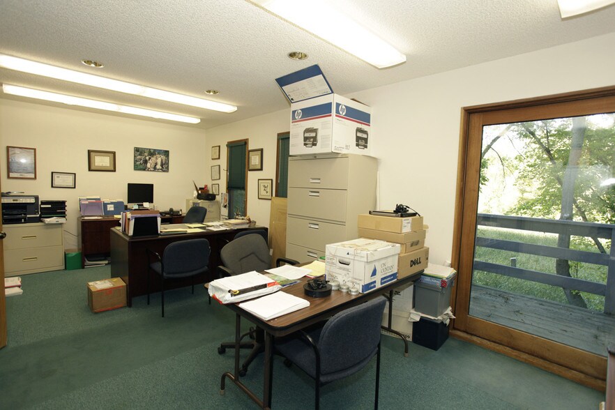 More Photos Of 3701 Shoreline Dr, Orono Coworking Space