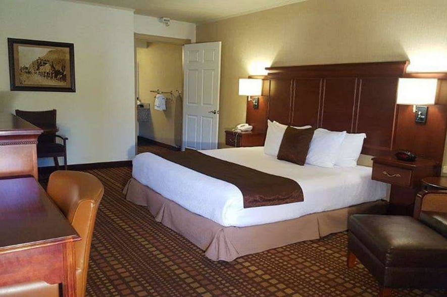 More Photos Of 701 Redwood Dr, Garberville Hotel For Sale