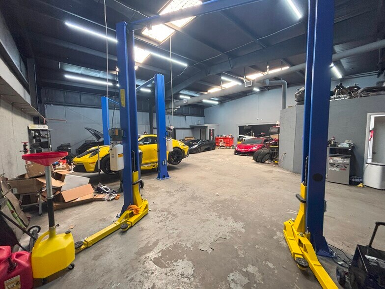 More Photos Of 1503 7th St SW, Ruskin Storefront Retail Residential For Sale