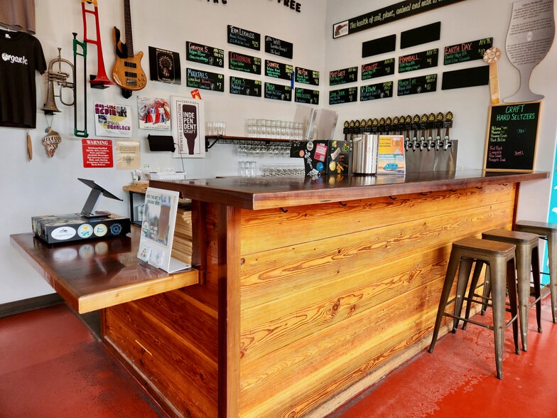 More Photos Of 585 E Thompson Blvd, Ventura Restaurant For Sale