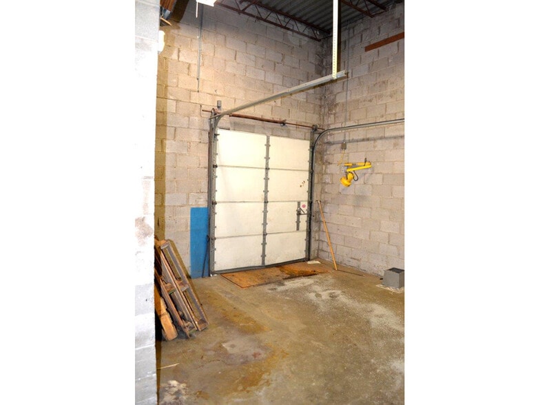 More Photos Of 539 Valley Dr, Oceana Storefront For Lease