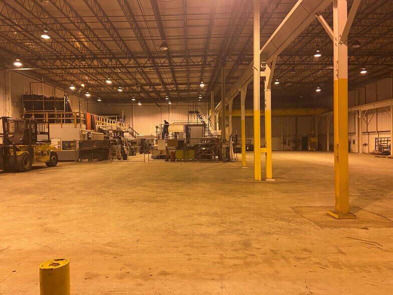 More Photos Of 27800 Wick Rd, Romulus Warehouse For Lease
