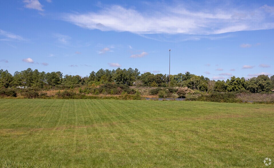More Photos Of Eternal Rings Dr, Laurel Flex For Lease