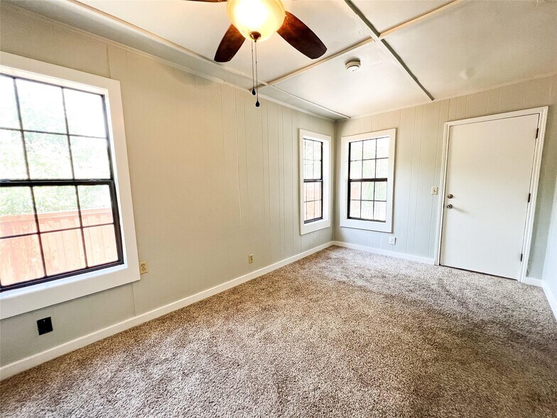 More Photos Of 1425 W Groesbeck St, Stephenville Apartments For Sale