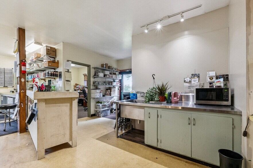 More Photos Of 1126 E State St, Sycamore Storefront Retail Residential For Sale