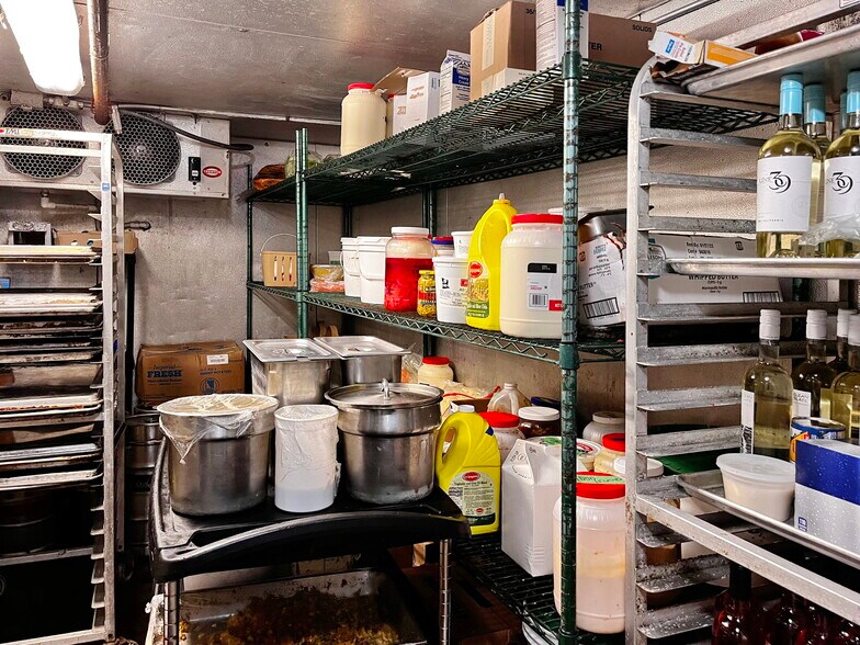 More Photos Of 32 N Dupont Hwy, Selbyville Unknown For Lease