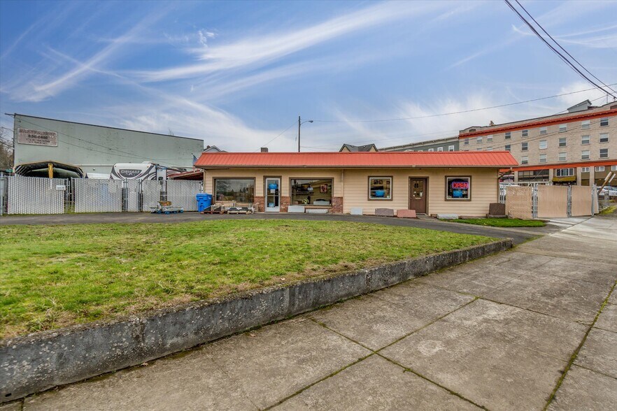 More Photos Of 101 Academy St, Kelso Distribution For Sale