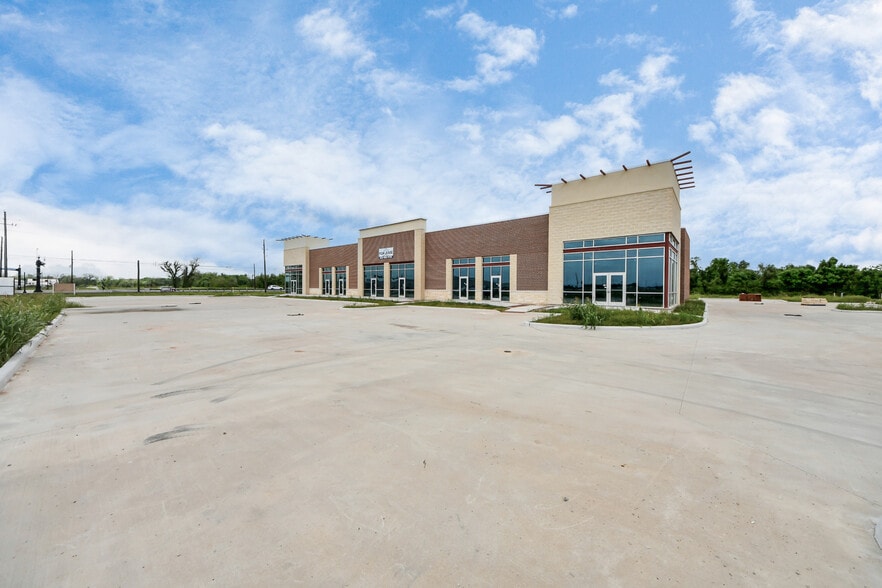 More Photos Of 440 Crown Garden Trail, Sugar Land Freestanding For Lease