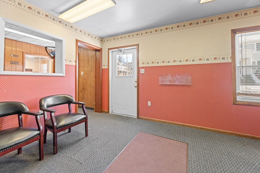 More Photos Of 293 N Ellsworth Ave, Salem Medical For Sale
