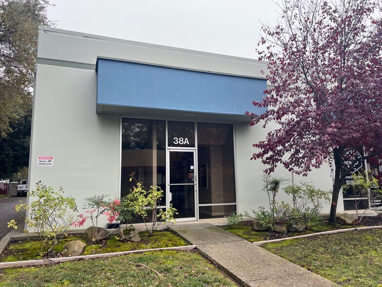More Photos Of 38 Commerce Pl, Vacaville Light Manufacturing For Lease