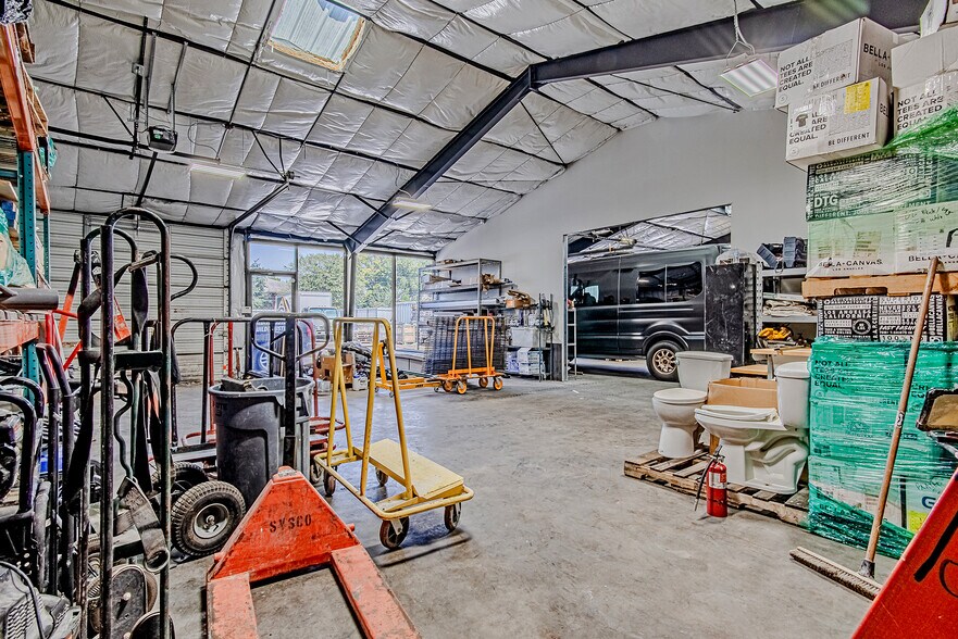 More Photos Of 5703-5705 Edgemoor Dr, Houston Warehouse For Lease