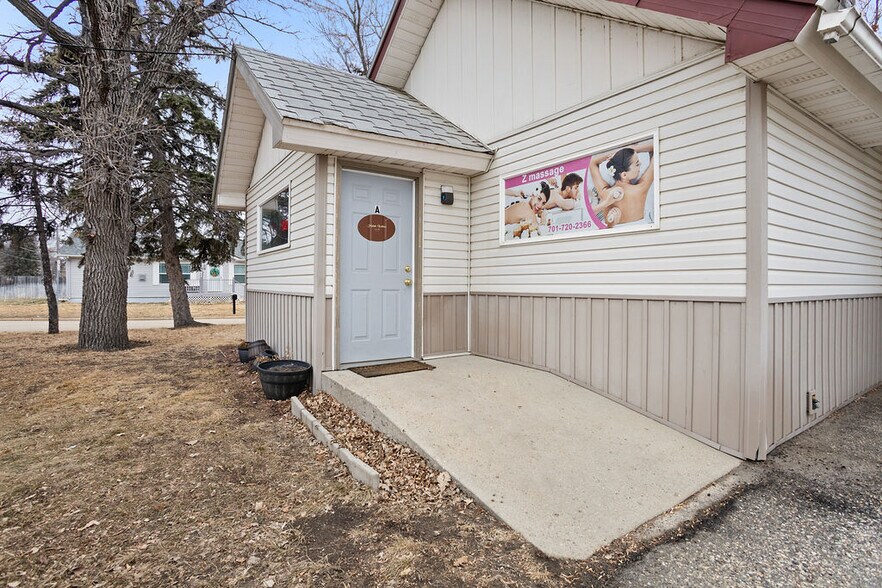 More Photos Of 2001 8th Ave SE, Minot General Retail For Sale