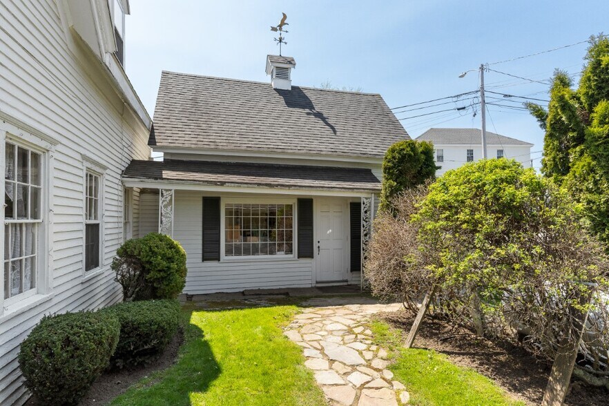 More Photos Of 34 Townsend Ave, Boothbay Harbor Freestanding For Sale