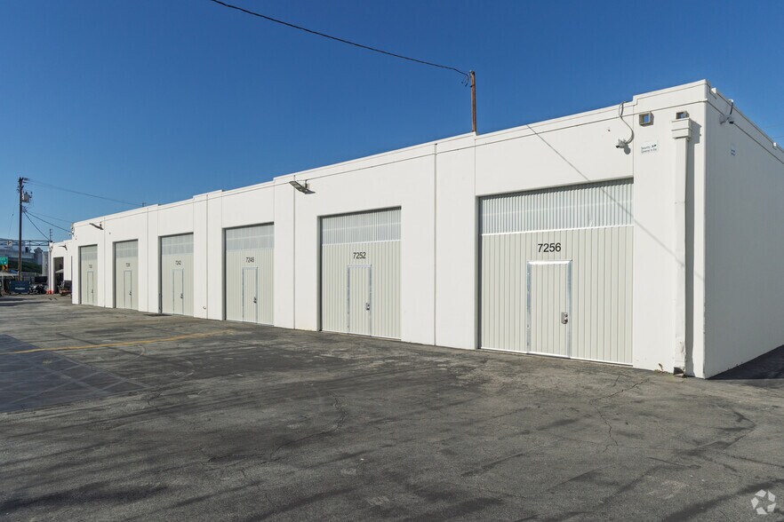 More Photos Of 7212-7256 Garden Grove Blvd, Westminster Warehouse For Lease