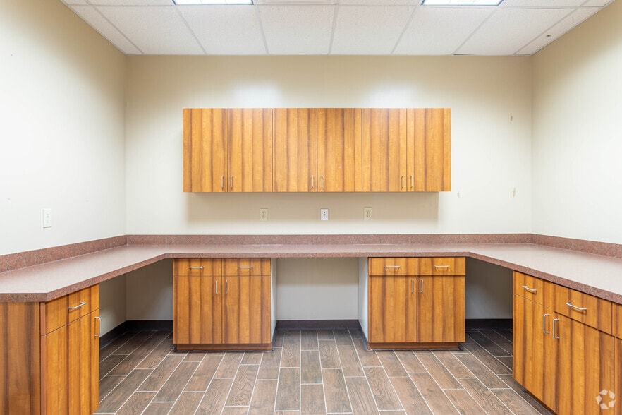 More Photos Of 5232-5260 Socialville Foster Rd, Mason Medical For Sale
